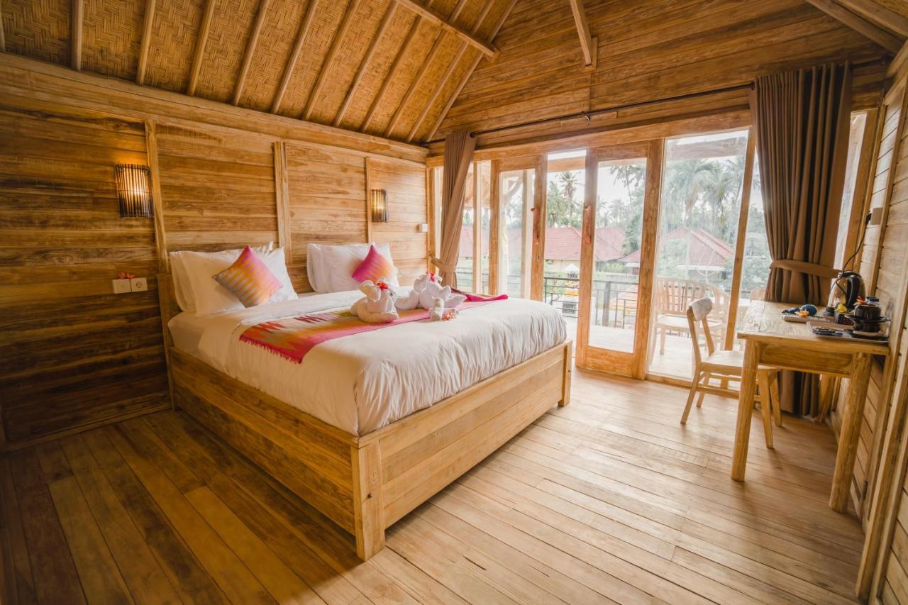 Pi Karya Beach Batununggul Ngoại thất bức ảnh