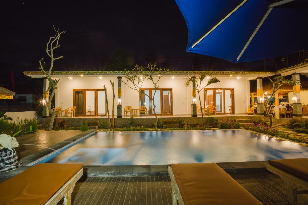 Pi Karya Beach Batununggul Ngoại thất bức ảnh