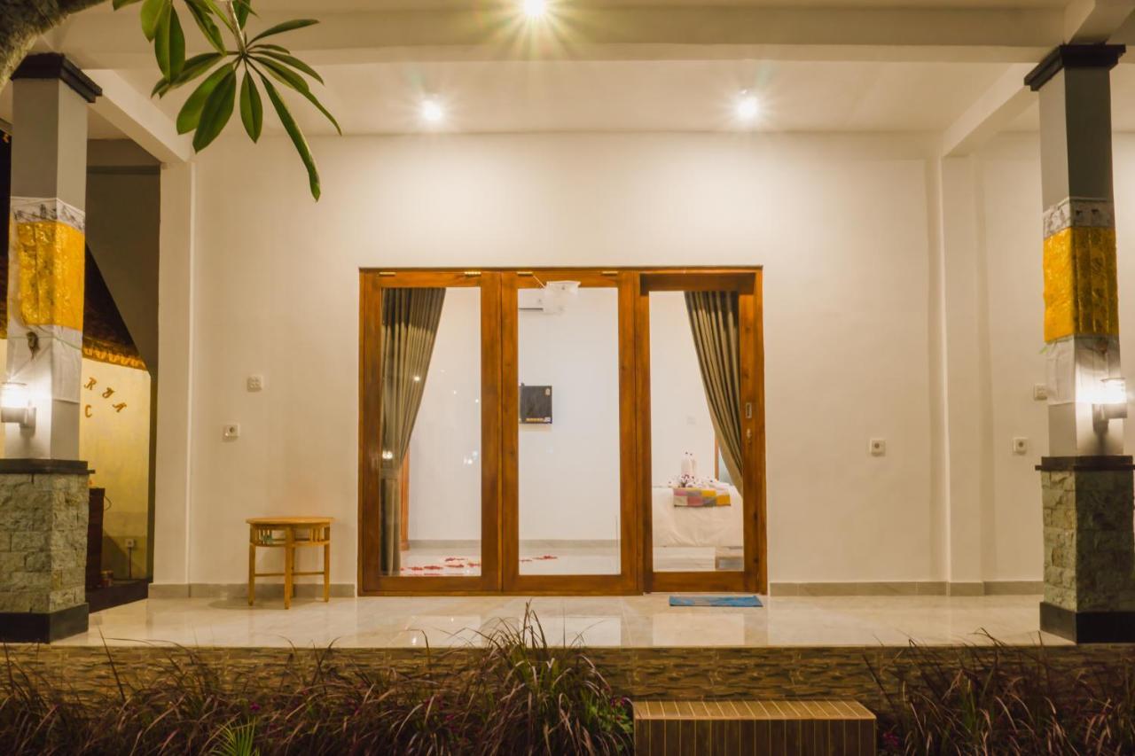 Pi Karya Beach Batununggul Ngoại thất bức ảnh